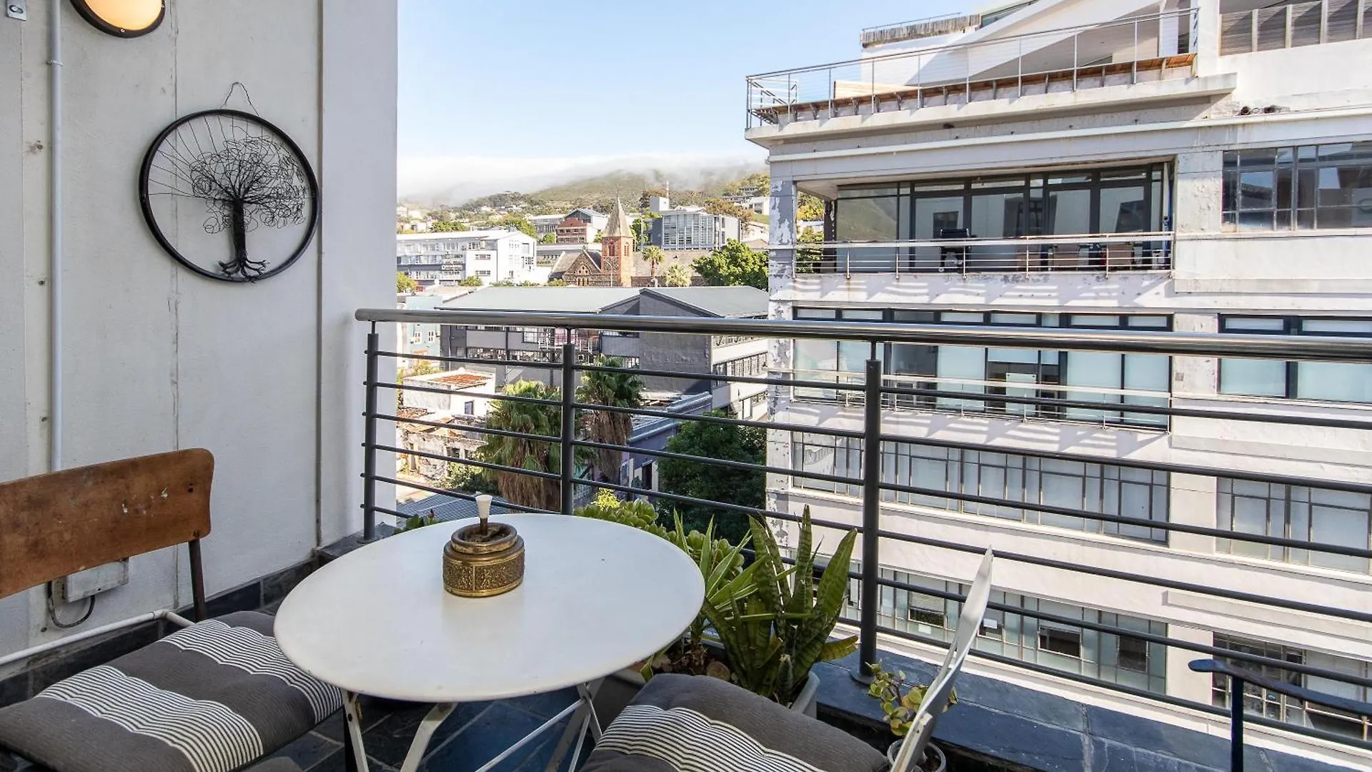 City Bowl Stylish Home, All In Walking Distance Flatrock Cape Town