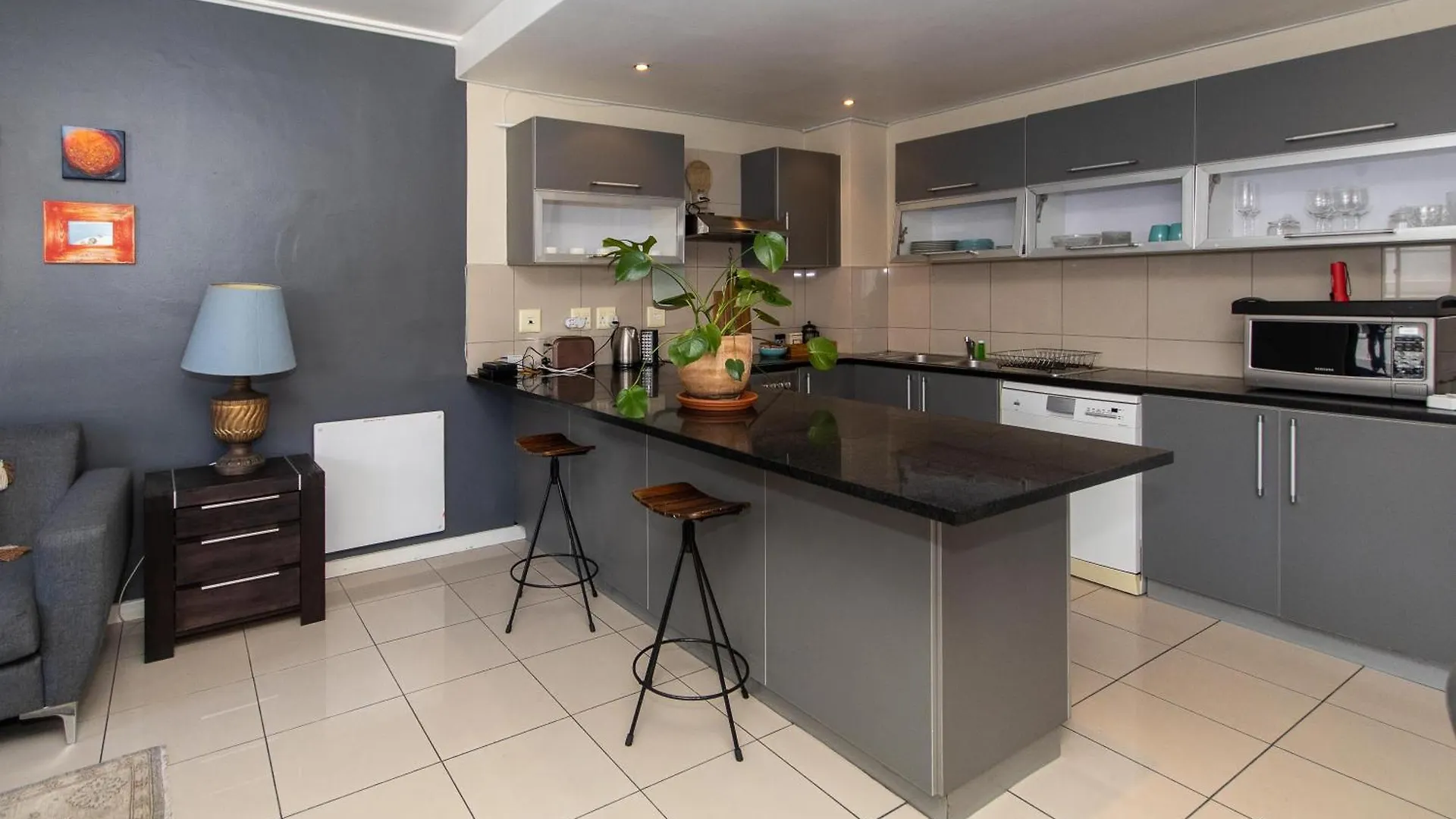 City Bowl Stylish Home, All In Walking Distance Flatrock Cape Town