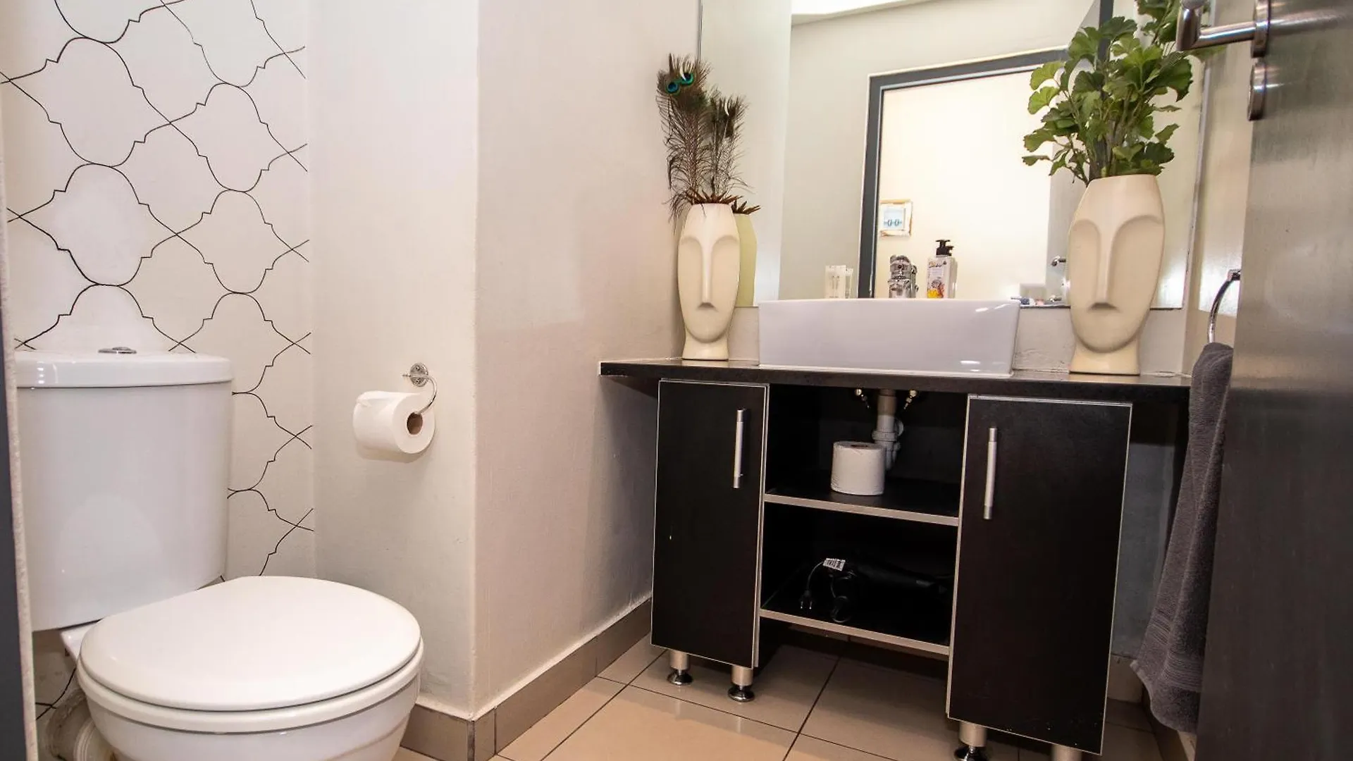 Apartment City Bowl Stylish Home, All In Walking Distance Flatrock Cape Town